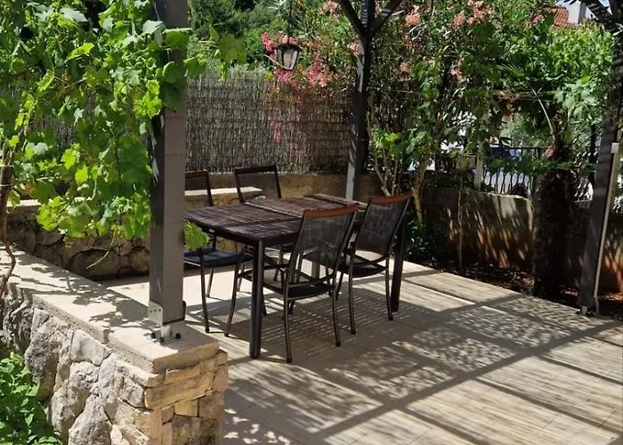 Nola Apartman Porozina
